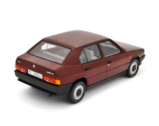 Alfa Romeo 33 1.3S Edizione 1985 Rosso amaranto Laudoracing 1:18 Resinemodell (Türen, Motorhaube... nicht zu öffnen!)